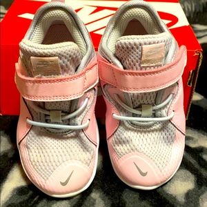 Toddler tennis shoes. Baby use them couple times